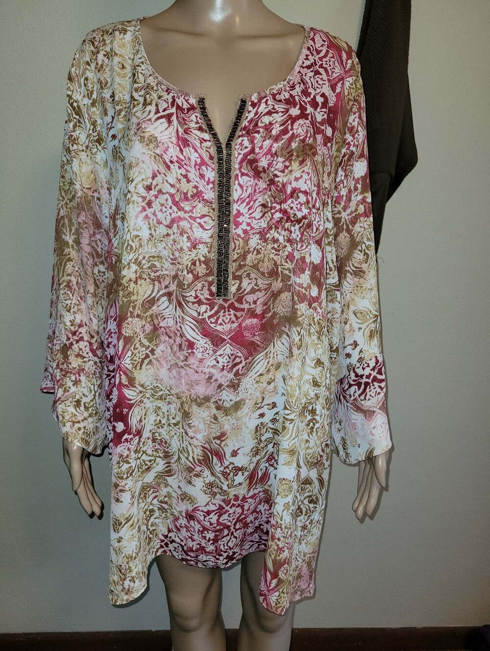 Catherines - White, Fushia & Gold Floral Design, Beaded V-neck Blouse. Size 3X